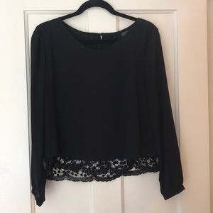 ASTR Long sleeve Top with lace detail